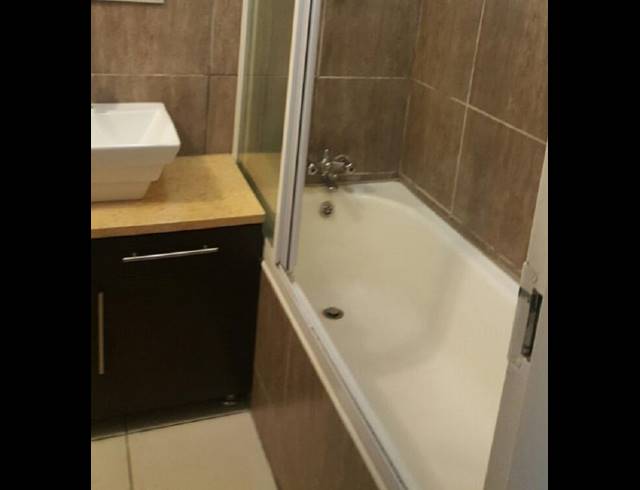 2 BEDROOM APARTMENT FOR SALE IN FLORIDA LAKE